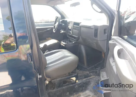 2005 GMC Savana Standard z USA, uszkodzony, nr VIN 1GJGG25UX51236179